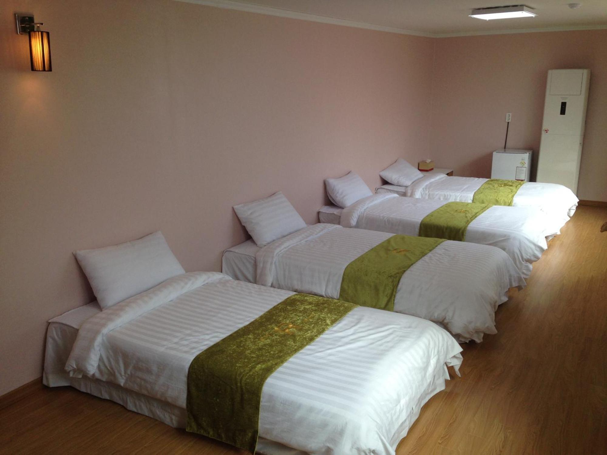 Jeju R Hotel & Guesthouse Εξωτερικό φωτογραφία