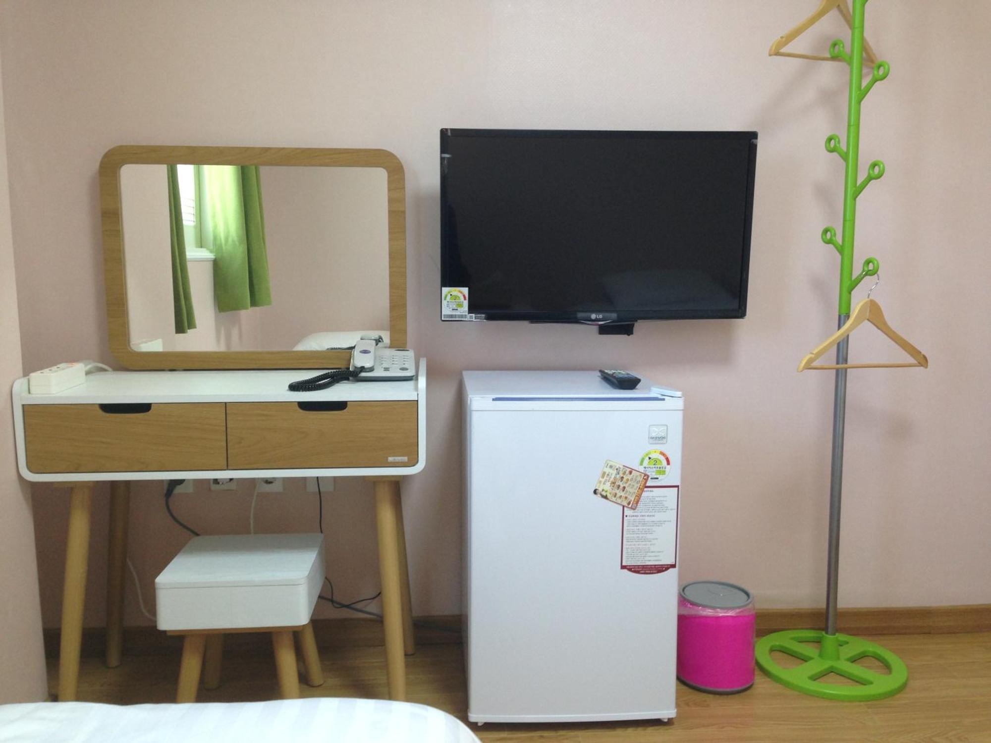 Jeju R Hotel & Guesthouse Εξωτερικό φωτογραφία