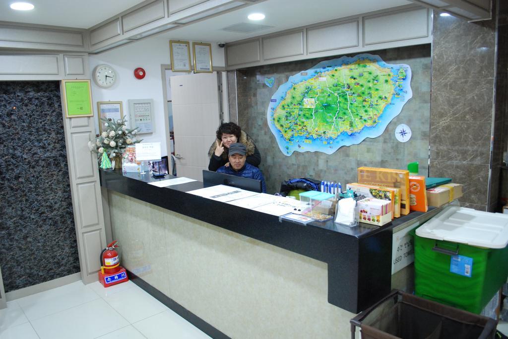 Jeju R Hotel & Guesthouse Εξωτερικό φωτογραφία