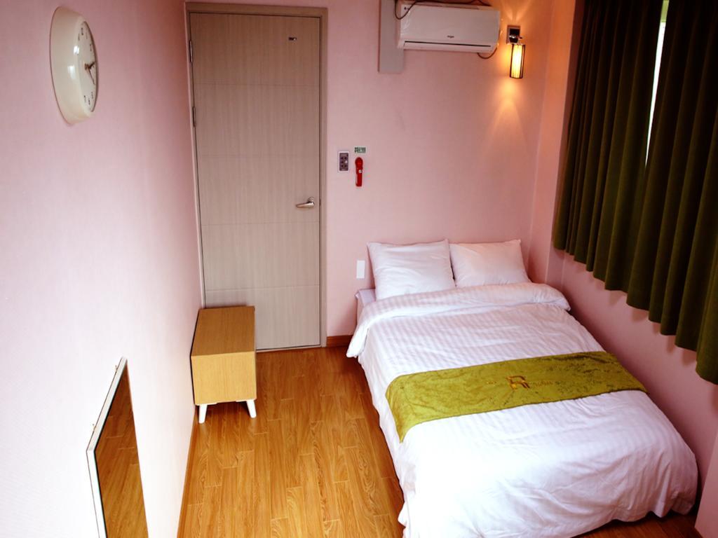 Jeju R Hotel & Guesthouse Δωμάτιο φωτογραφία