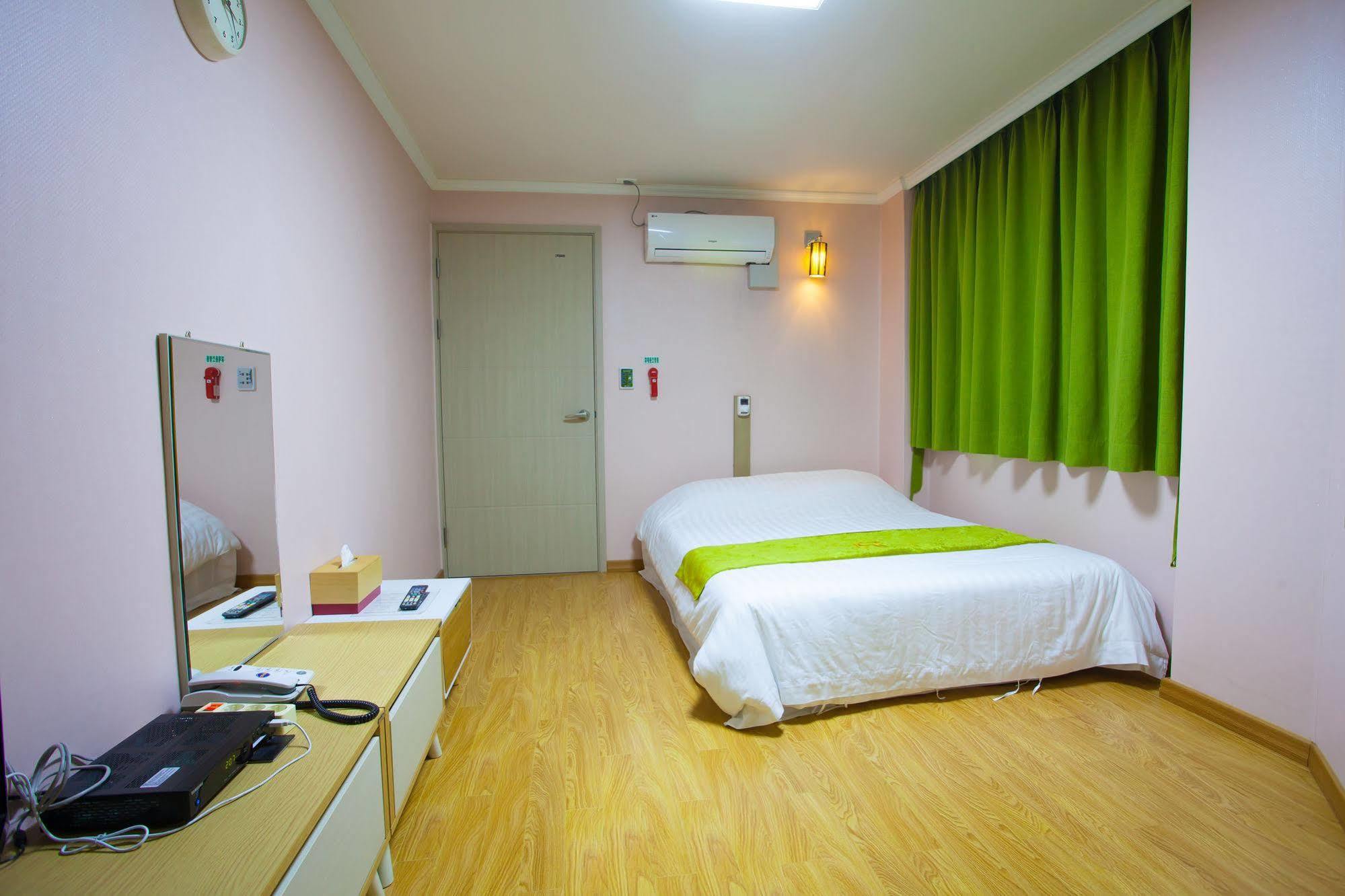 Jeju R Hotel & Guesthouse Εξωτερικό φωτογραφία