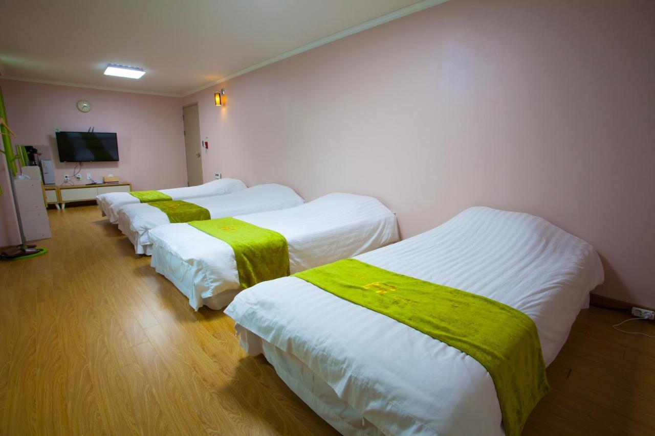 Jeju R Hotel & Guesthouse Εξωτερικό φωτογραφία