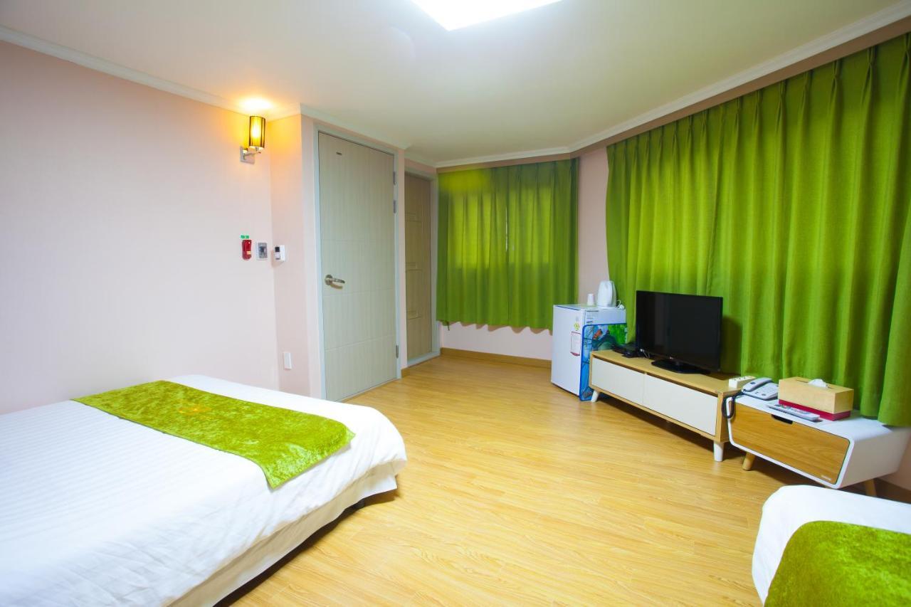 Jeju R Hotel & Guesthouse Εξωτερικό φωτογραφία